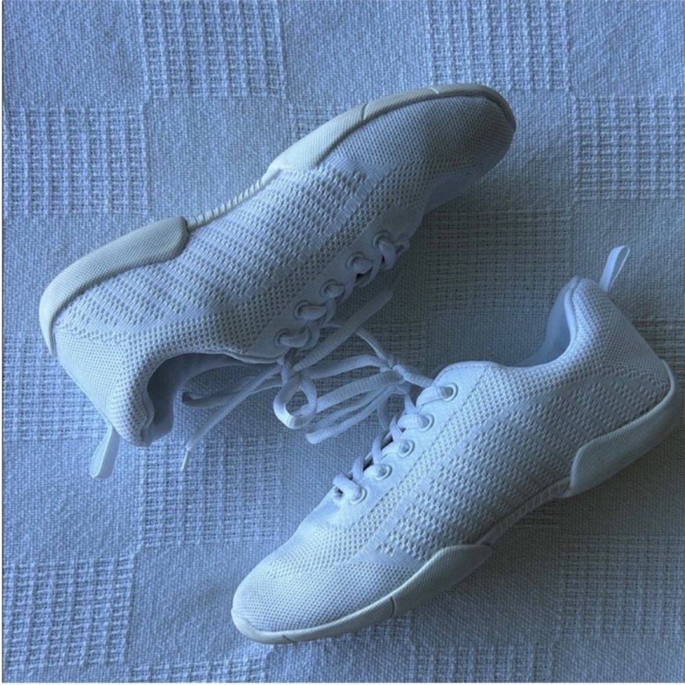 Baxinier white cheer sneakers size 6.5